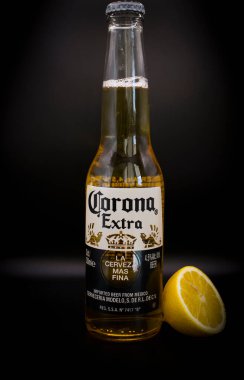 Mayıs 06, 2022 Ukrayna şehri Kyiv cam şişe Corona Extra bira