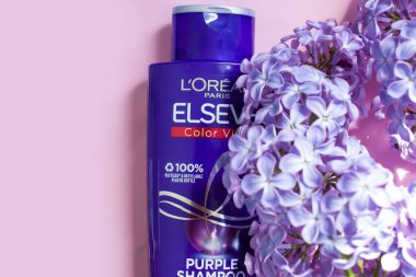 15 Mayıs 2022 Ukrayna, Loreal 'den Kyiv Şampuanı şehri.