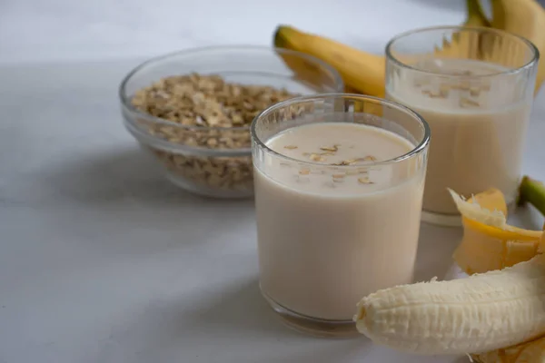 Yogurt Banana Oatmeal Healthy Breakfast Smoothie — Stock Photo, Image