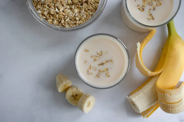 Yogurt Banana Oatmeal Healthy Breakfast Smoothie — Stock Photo, Image