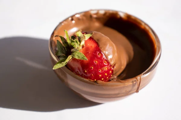 Fresh Strawberries Chocolate Light Background — Stock Photo, Image
