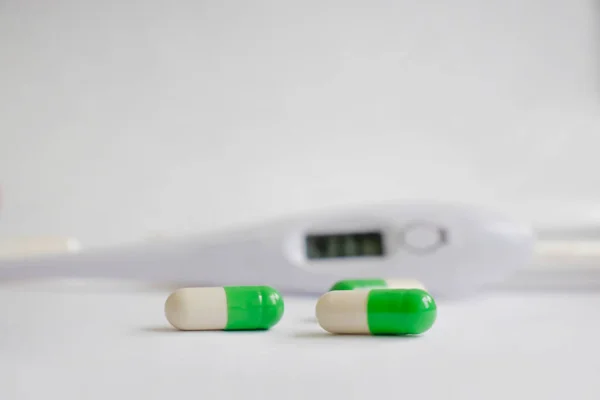 Thermometer Pills Light Background — Stock Photo, Image