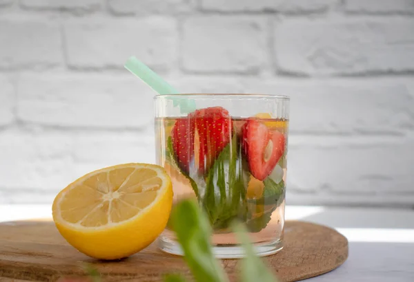 Lemonade Strawberries Mint Lemon Light Background — Stock Photo, Image
