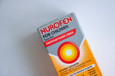 4 Haziran 2022 Ukrayna şehri Kyiv Nurofen şurubu açık arka planda