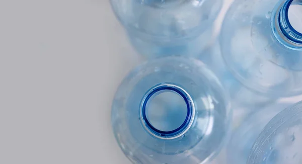 Leere Plastikflasche Blauer Hintergrund — Stockfoto