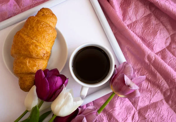 Cup Coffee Tulip Croissant Room — Stock Photo, Image