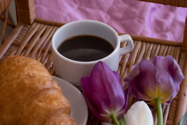 Cup Coffee Tulip Croissant Room — Stock Photo, Image