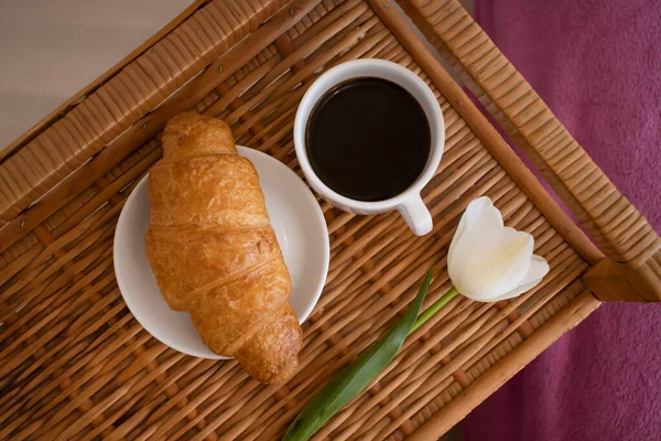 Taza Café Tulipán Croissant Habitación — Foto de Stock