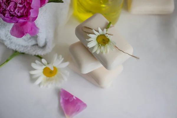 Soap Cosmetic Flower Chamomile Peony Light Background — Stock Fotó