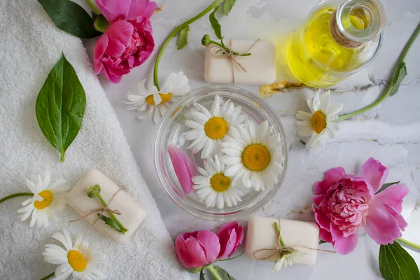 Soap Cosmetic Flower Chamomile Peony Light Background — Stock Photo, Image