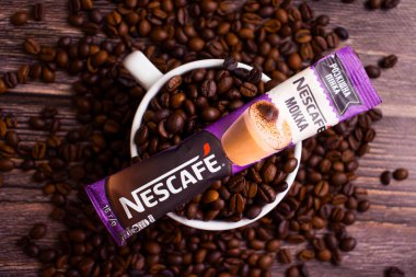 10 Temmuz 2022 Ukrayna şehri Kyiv, Nescafe şirketinden kahve çubuğu.