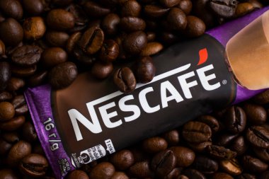 10 Temmuz 2022 Ukrayna şehri Kyiv, Nescafe şirketinden kahve çubuğu.