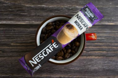 10 Temmuz 2022 Ukrayna şehri Kyiv, Nescafe şirketinden kahve çubuğu.