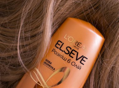 10 Temmuz 2022 Ukrayna 'nın Kyiv kenti, Loreal şirketinden Şampuan Elseve, saç