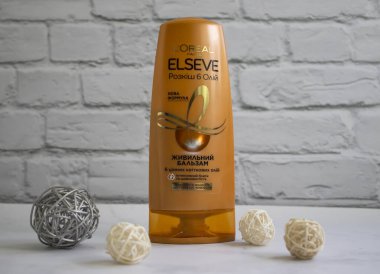 10 Temmuz 2022 Ukrayna 'nın Kyiv kenti, Loreal şirketinden Şampuan Elseve