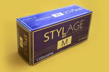 10 Temmuz 2022 Ukrayna 'nın Kyiv kenti, Renk arkaplanındaki Doldurucu Stylage kutusu