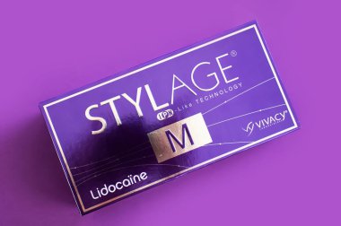 10 Temmuz 2022 Ukrayna 'nın Kyiv kenti, Renk arkaplanındaki Doldurucu Stylage kutusu