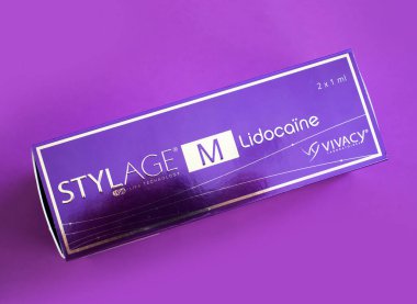 10 Temmuz 2022 Ukrayna 'nın Kyiv kenti, Renk arkaplanındaki Doldurucu Stylage kutusu