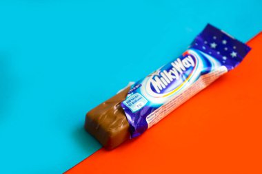 24 Mayıs 2022 Ukrayna şehri Kyiv Samanyolu çikolatası renkli bir arka plan