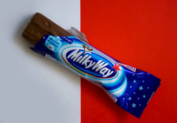 May 2022 Ukraine City Kyiv Milky Way Chocolate Bar Colored — Stockfoto