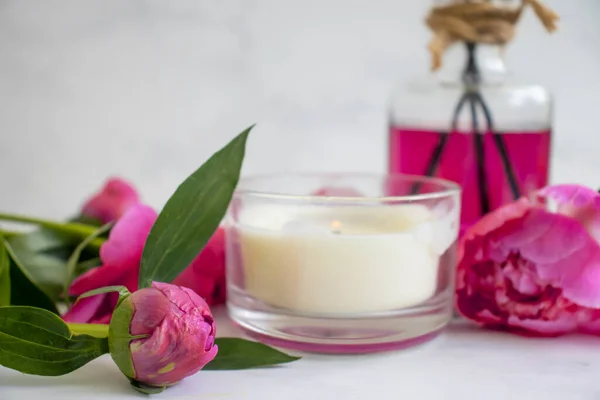 Perfume Home Candle Peony Flower Light Background — Foto Stock