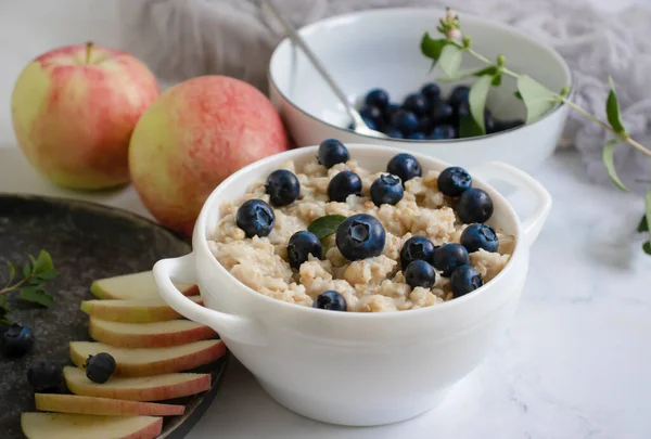 Oatmeal Fresh Blueberries Apple Background — 스톡 사진