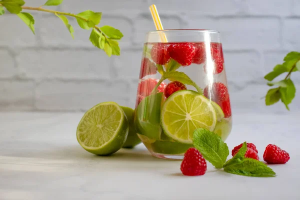 Glass Lime Raspberries Mint Light Background — Zdjęcie stockowe