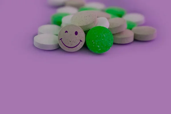 Pillen Auf Farbigem Hintergrund — Stockfoto