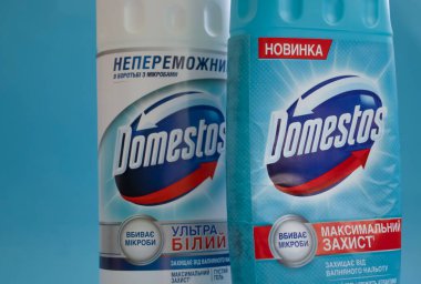 9 Ekim 2022 Ukrayna şehri Kyiv Domestos renkli bir arka planda gücü genişletti