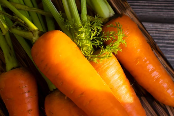 Zanahorias Frescas Sobre Fondo Madera Viejo — Foto de Stock