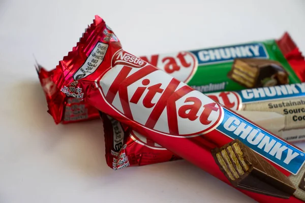 Outubro 2022 Ucrânia Cidade Kyiv Chocolate Kit Kat Fundo Claro — Fotografia de Stock
