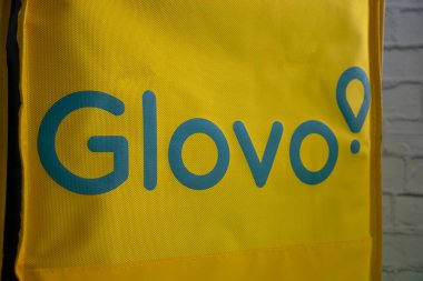 12 Ekim 2022 Ukrayna şehri Kyiv çantası Glovo dağıtım şirketinden.