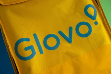 12 Ekim 2022 Ukrayna şehri Kyiv çantası Glovo dağıtım şirketinden.