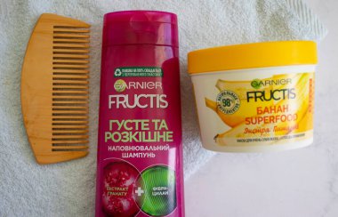 15 Ekim 2022 Ukrayna şehri Kyiv maskesi Garnier fructis şirketinden.
