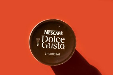 16 Ekim 2022 Ukrayna Kyiv şehri Nescafe dolce çikolatalı kapsül