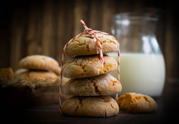 Delicious Fresh Cookies Old Milk Background — Stock Photo, Image