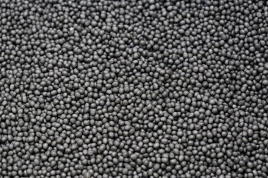 House insulation by injecting microbead pearls in the cavity walls