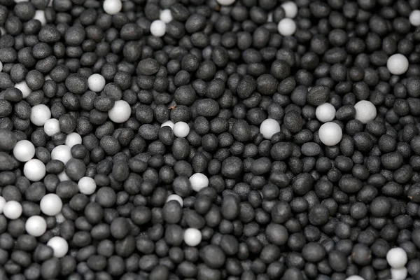 House insulation by injecting microbead pearls in the cavity walls