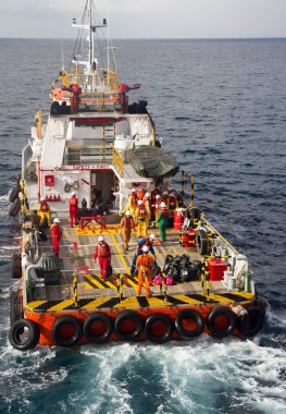 Petrol platformları insan ya da malzeme taşımak için Güney Çin Denizi, Malezya 'ya insan ya da malzeme taşıyan.