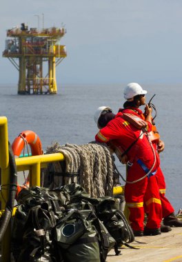 Petrol platformları insan ya da malzeme taşımak için Güney Çin Denizi, Malezya 'ya insan ya da malzeme taşıyan.