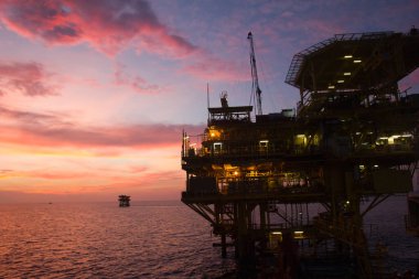 Güney Çin Denizi 'ndeki Offshore petrol platformu veya üretim platformu, Malezya