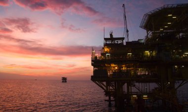 Güney Çin Denizi 'ndeki Offshore petrol platformu veya üretim platformu, Malezya