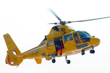 Kurtarma operasyonları ve kıyı sondajlarına kabadayılar taşımak için bir helikopter.