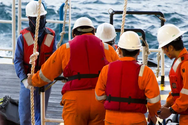 Arbeiter Werden Auf Einem Schiff Offshore Bohrinseln Südchinesischen Meer Brunei — Stockfoto