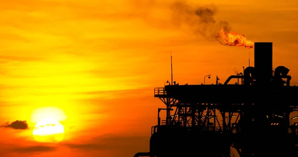 Gasfacklor Och Oljeplattform Till Havs Sydkinesiska Havet — Stockfoto