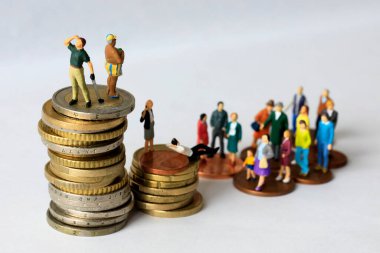 Madeni para yüksekliğindeki bir farkla ifade edilen ekonomik eşitsizlik