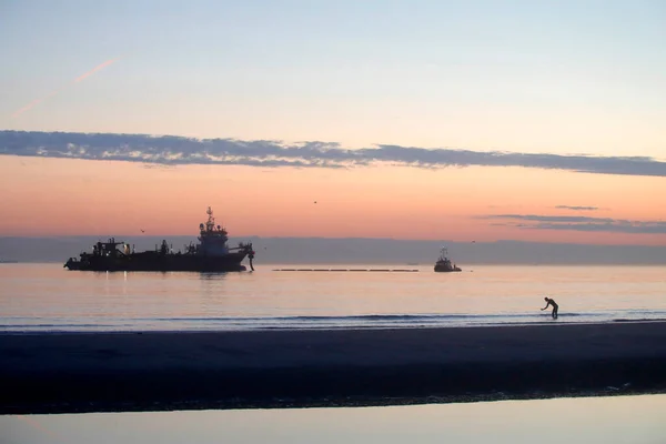 Una Nave Draga Che Prende Fornisce Sabbia Protezione Costiera — Foto Stock