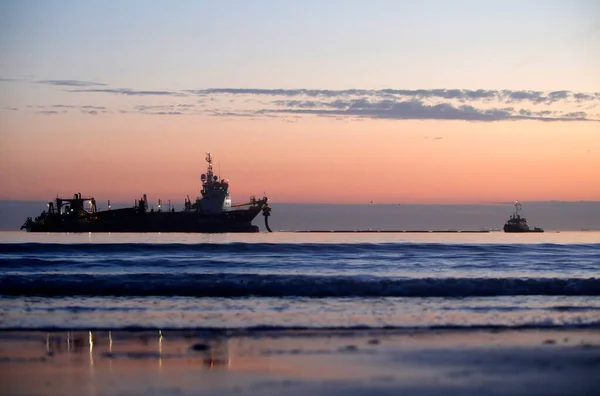 Una Nave Draga Che Prende Fornisce Sabbia Protezione Costiera — Foto Stock