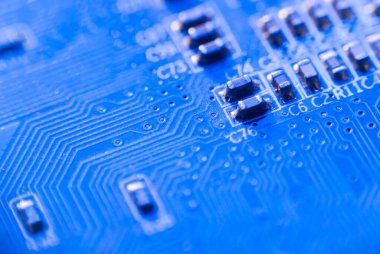 Elektronik devre kartındaki bilgisayar mikroçipleri ve işlemcileri. Bilgisayar donanım teknolojisi. Soyut teknoloji mikro elektronik konsept geçmişi. Makro çekim, sığ odak.