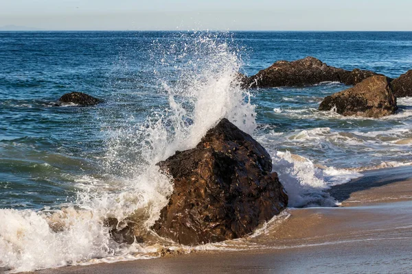 Wave Breaking Rock Onshore Malibu California Water Receding Beach Pacific — Stock Photo, Image